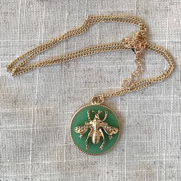 Queen Bee Necklace and Earrings Jewelry Set - Picture 4 of 4